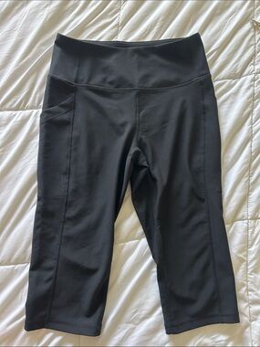 Women’s Black Active Capri Leggings